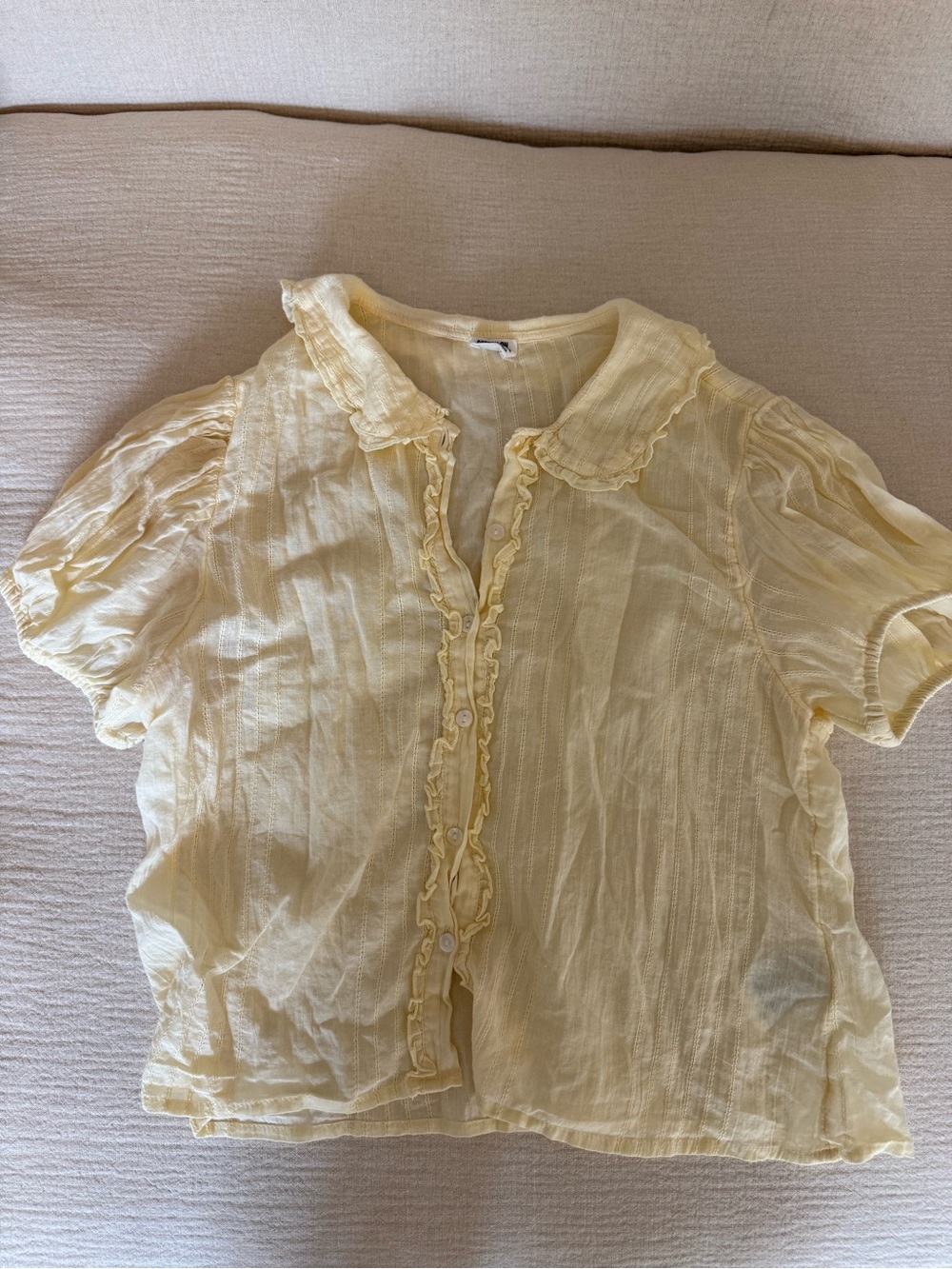 Cotton On yellow ruffle blouse doen vibes M